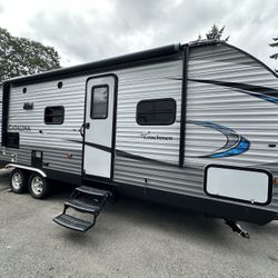 2019 coachman 26ft Super Slide Out Queen Bed Excellent Condition