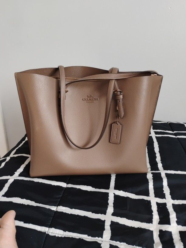 Coach Mollie Tote Bag in leather 