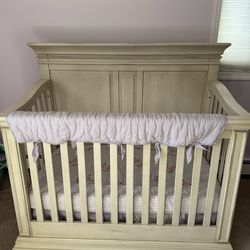 Baby Cache crib set