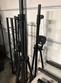 DJ Crank Truss System With Extra Light Bars For No Truss Light Show 