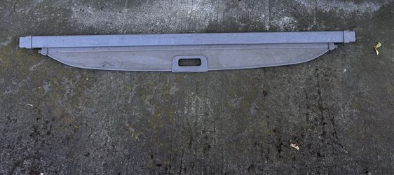 Fits 98-02 Subaru forester used rear cargo cover in grey