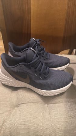 Nike revolution