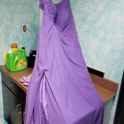 $50 BEAUTIFUL PURPLE PROM/BRIDESMAIDS DRESS W/SHOES & JEWELRY $50 FIRM 