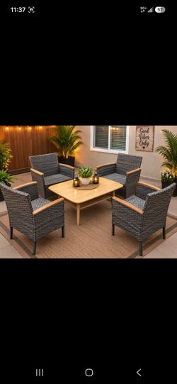 5-Piece Outdoor Wicker Patio Furniture Set