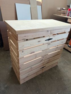🍻 FOLDING WOOD BAR – $260
