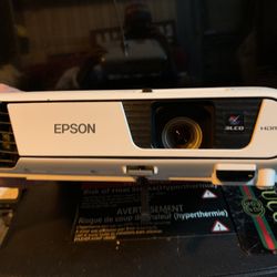 Epson Projector And Retractable Screen 