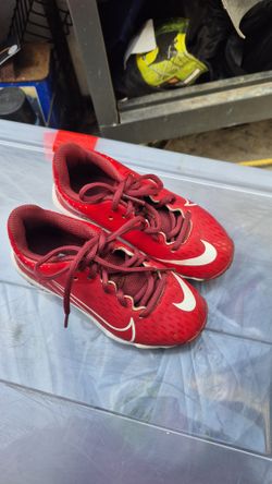 Nike Boys Size 11 $8