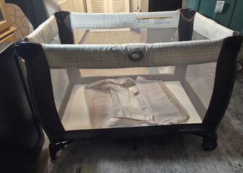 Graco PACK AND PLAY INFANT CRIB PLAYPEN WHITE AND BLUE