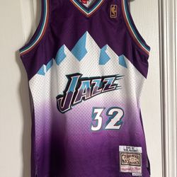 AUTHENTIC Karl Malone Jersey !