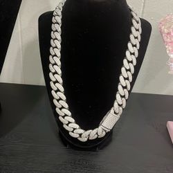 925 Silver VVS MOISSANITE Cuban Link 332Grams