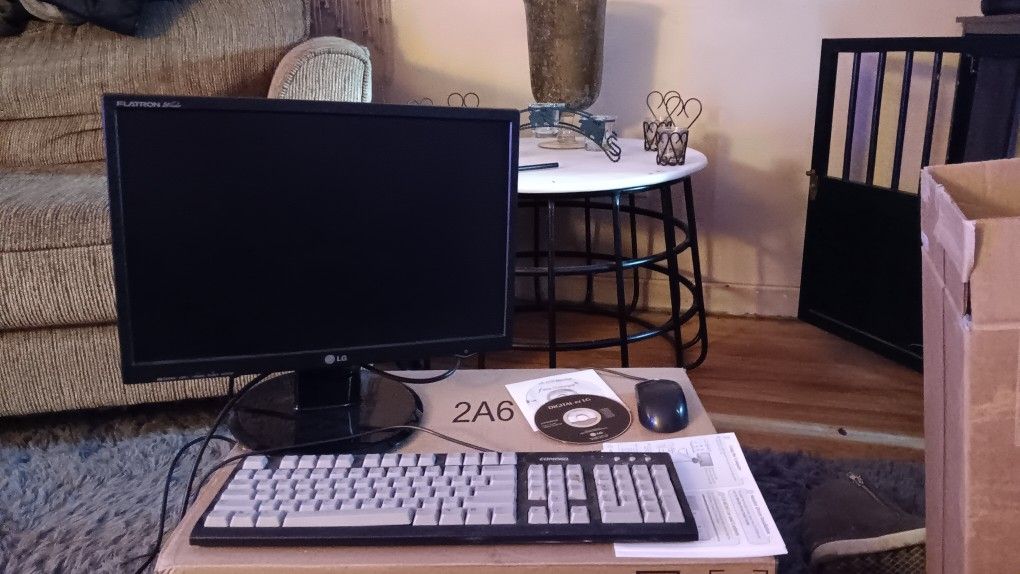 LG Monitor With Mouse And Keyboard