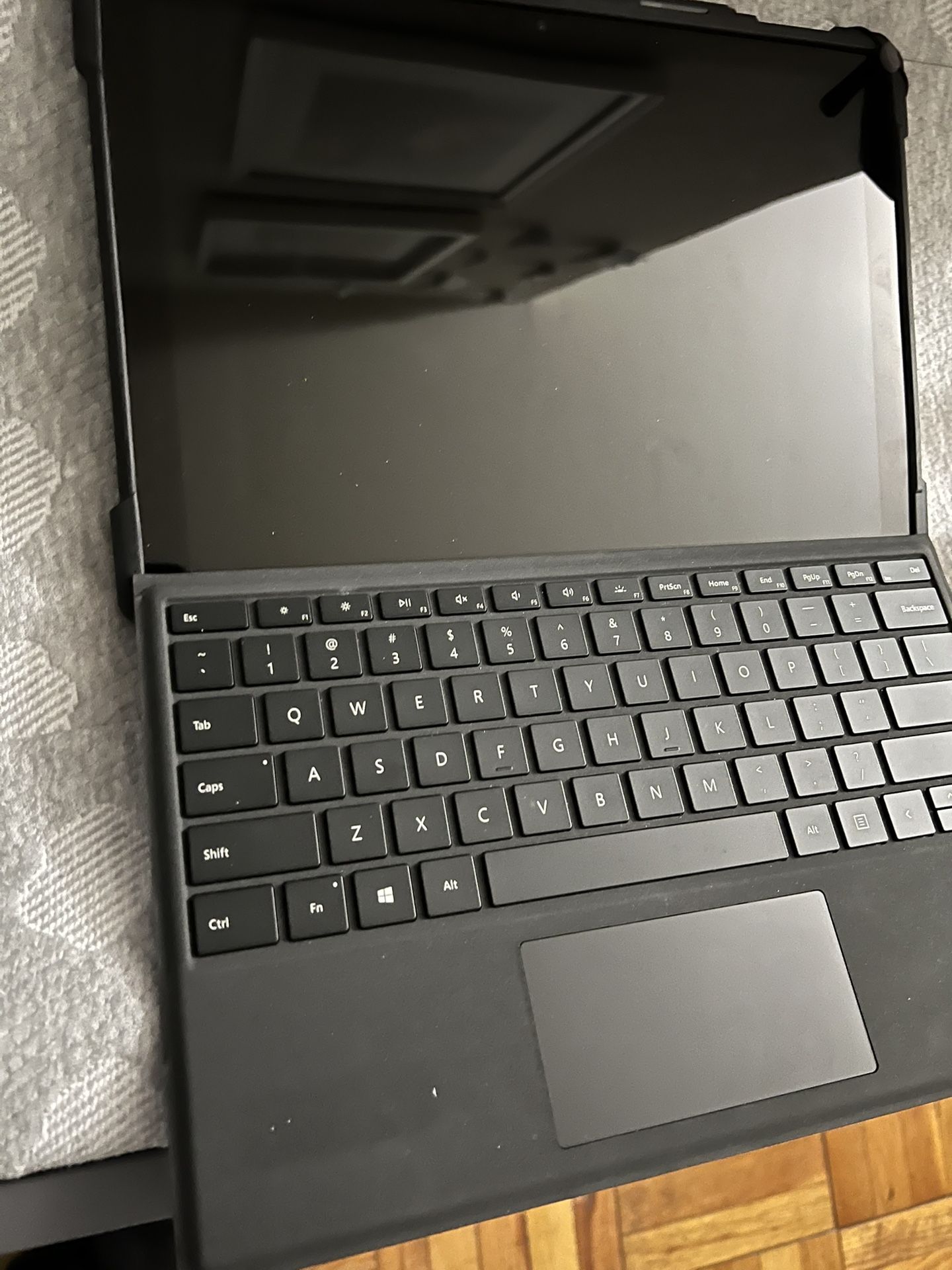 Surface Pro Model 1807 i5