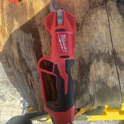 Milwaukee M12 Brushless Pruning Shears
