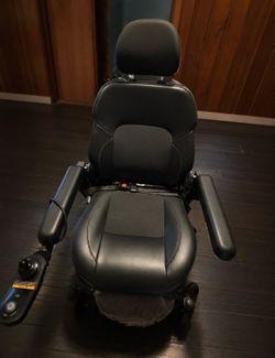 Merits Regal Power Mobility Chair - Excellent Condition