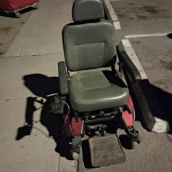 Electric wheelchair