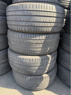 285/45r22 marca PIRELLI en perfectas condiciones de vida las 4