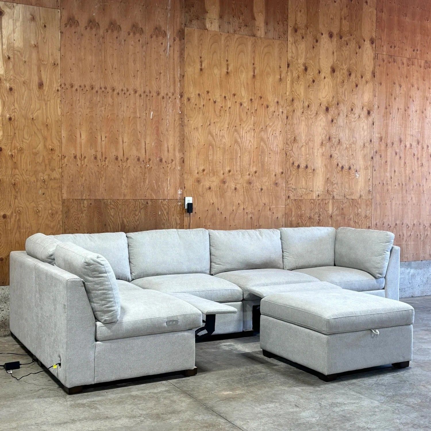 Thomasville Modular Sectional with Power Foot Rests and Ottoman