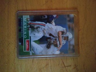 Dan Marino 1983 Football Card 