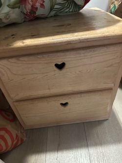 Heart night stand