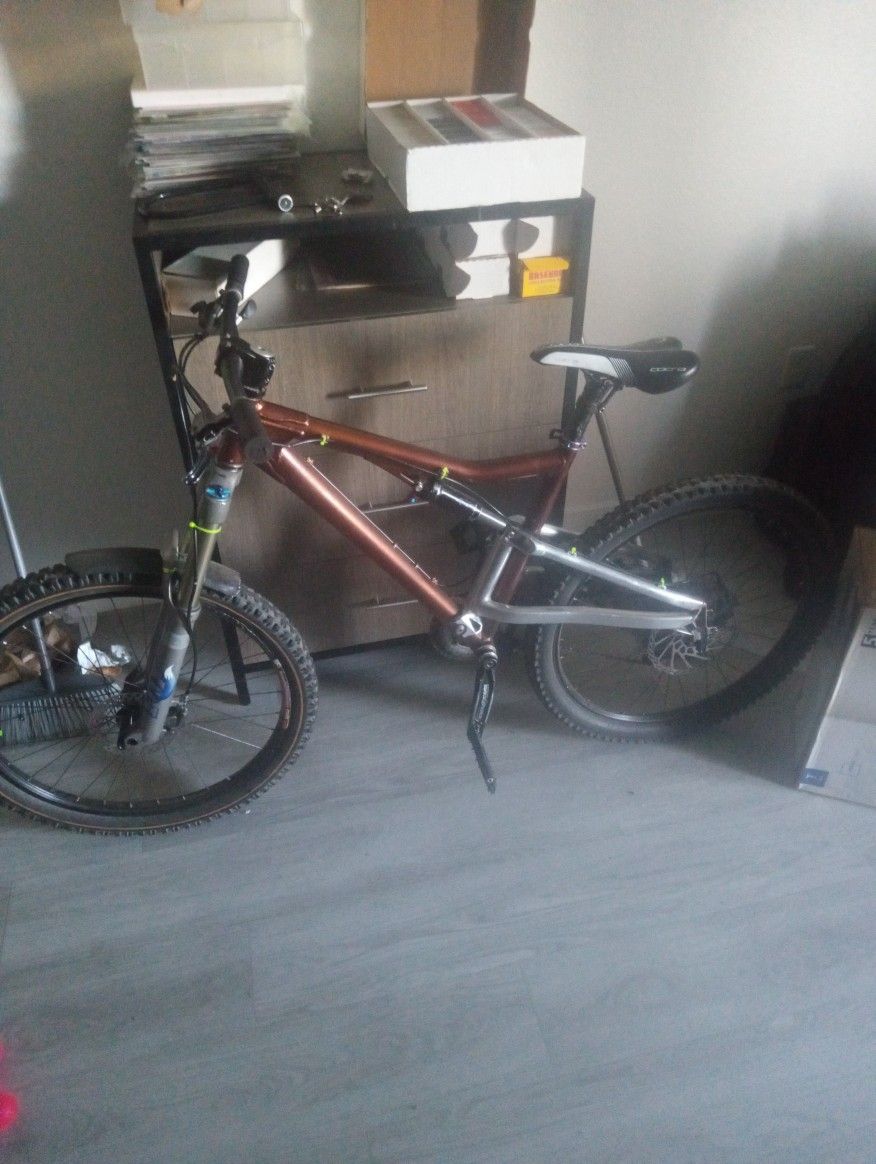 Santa Cruz Heckler Bike