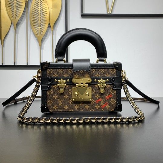 LV Nicolas Ghesquière