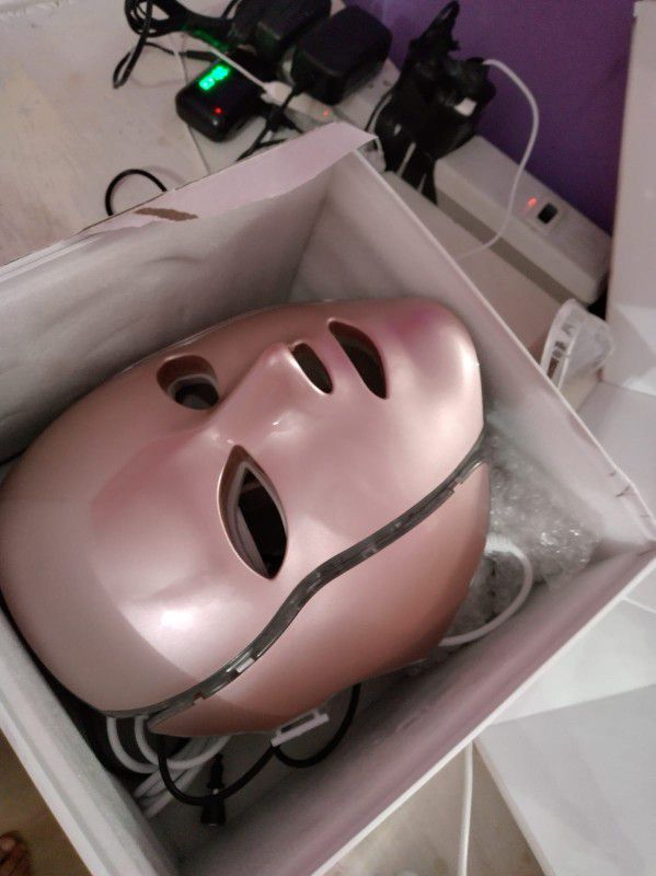 BRAND NEW MULTICOLOR WRINKLE REMOVING FACE AND NECK ELECTRIC MASK