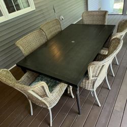 Outdoor Dining/Picnic Table & Chairs