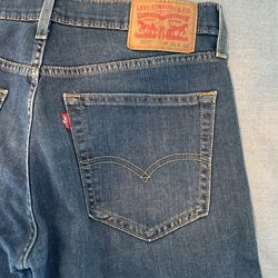 BOY/MEN LEVIS JEANS W31 L32