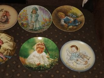 Vintage Decorative Collector Plates Set of 5