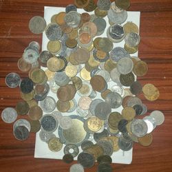 All types of foreign coins.  No idea or no time to check. Just grabbed 3 handfuls and a note or two. 40.00