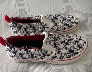 BOBS SLIP ONS SZ 6
