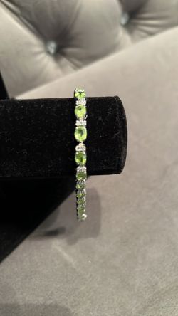 Peridot stone silver925.  bracelet with peridot stone.