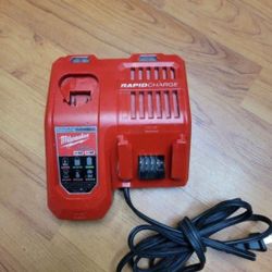 MILWAUKEE 12/18V RAPID CHARGER PERFECT CONDITION