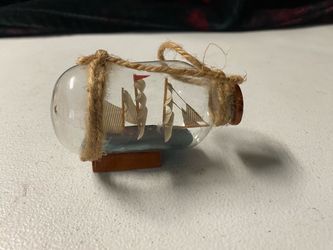 Ship in glass bottle