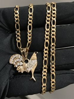 Cadena de figaro con Dije de Gallo de 14k oro laminado