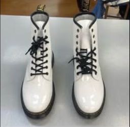Girl’s Boots Dr Marten