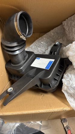 NewYall 2.0L Air Cleaner Filter Box for Ford Focus 2.0L 2005-2007, Focus 2.0L 2008-2009 Low Emission PZEV models ONLY 