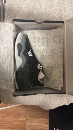 Air Jordan 4 Retro Fear. Size 9