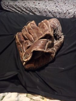 Vintage 💯🥎 Leather Baseball Glove." J. C. Higgins #310 Brand Logo "( Sear Roebuck and Co.)1901 to1962.