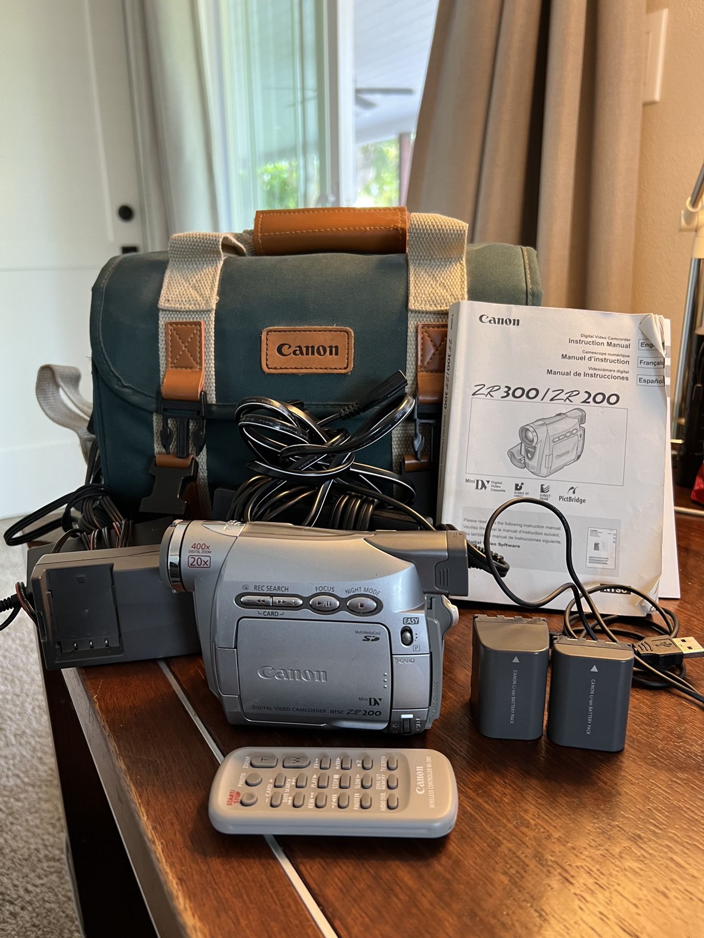 Canon ZR200 Mini DV Camcorder