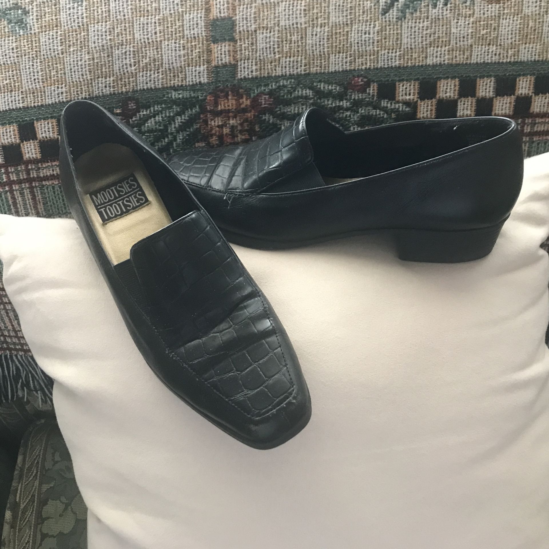 MOOTSIES TOOTSIES BLACK SHOES,size 7 1/2 Medium