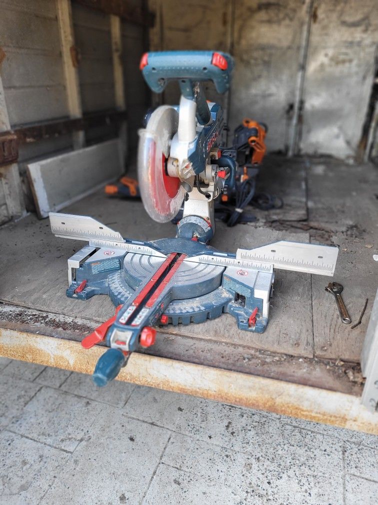 Bosch 4310   Slide Miter Saw 