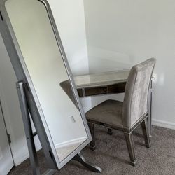 Vanity Set - Hayworth Vanity Set - Vanity, Mirror, Chair (Glass)