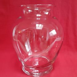 CLEAR GLASS FLOWER VASE
