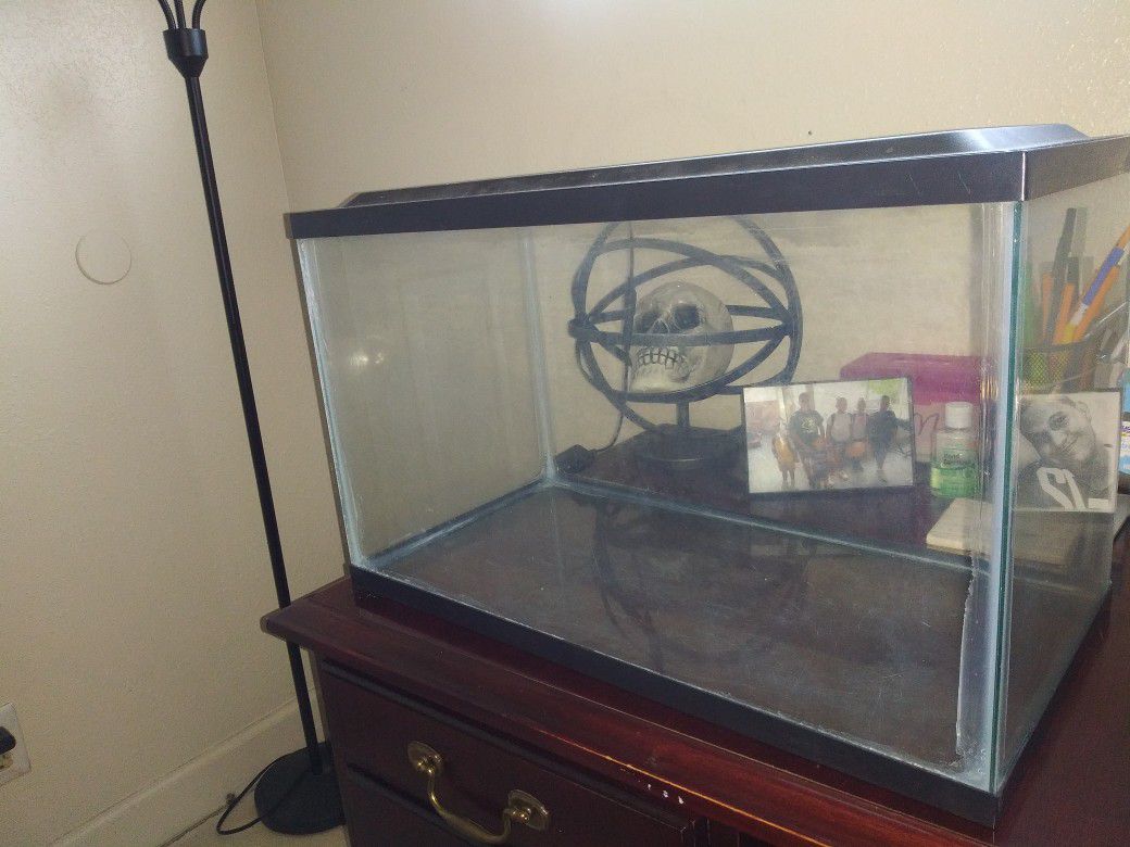 10 Gallon fish aquarium/ small rodent cage with LED lid and stand