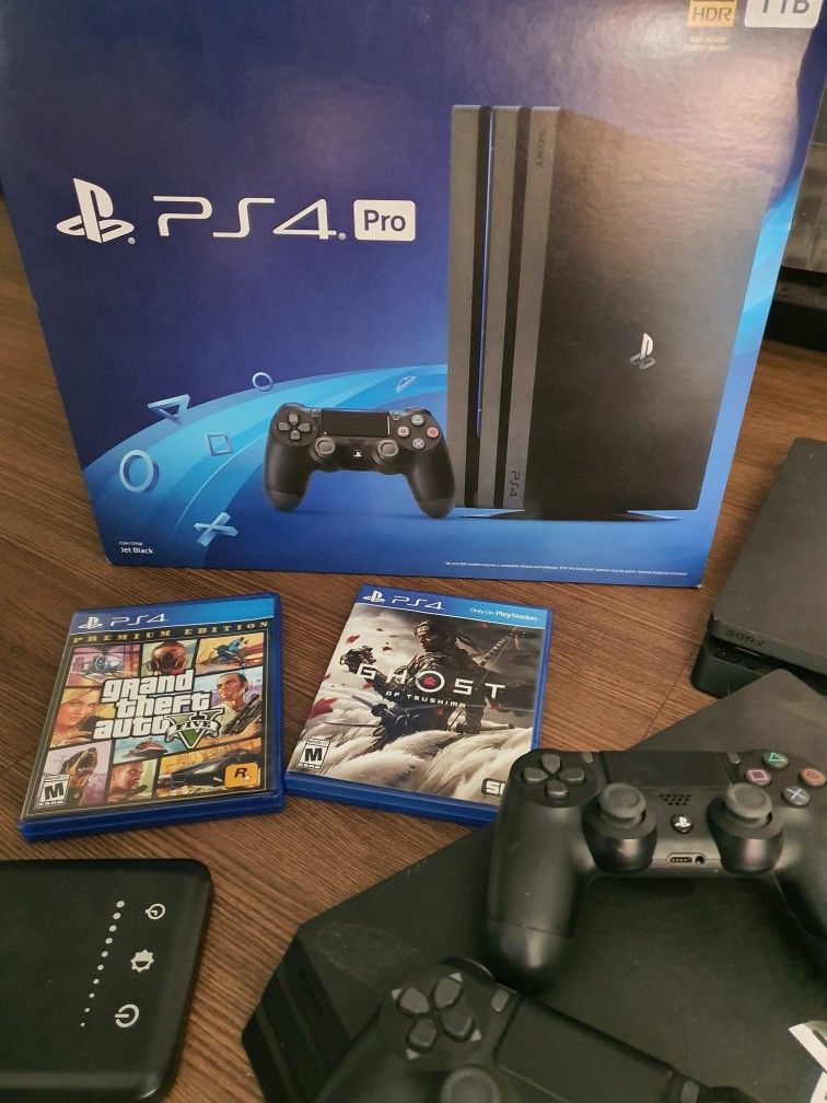 PS4 Pro And Ps4 Slim