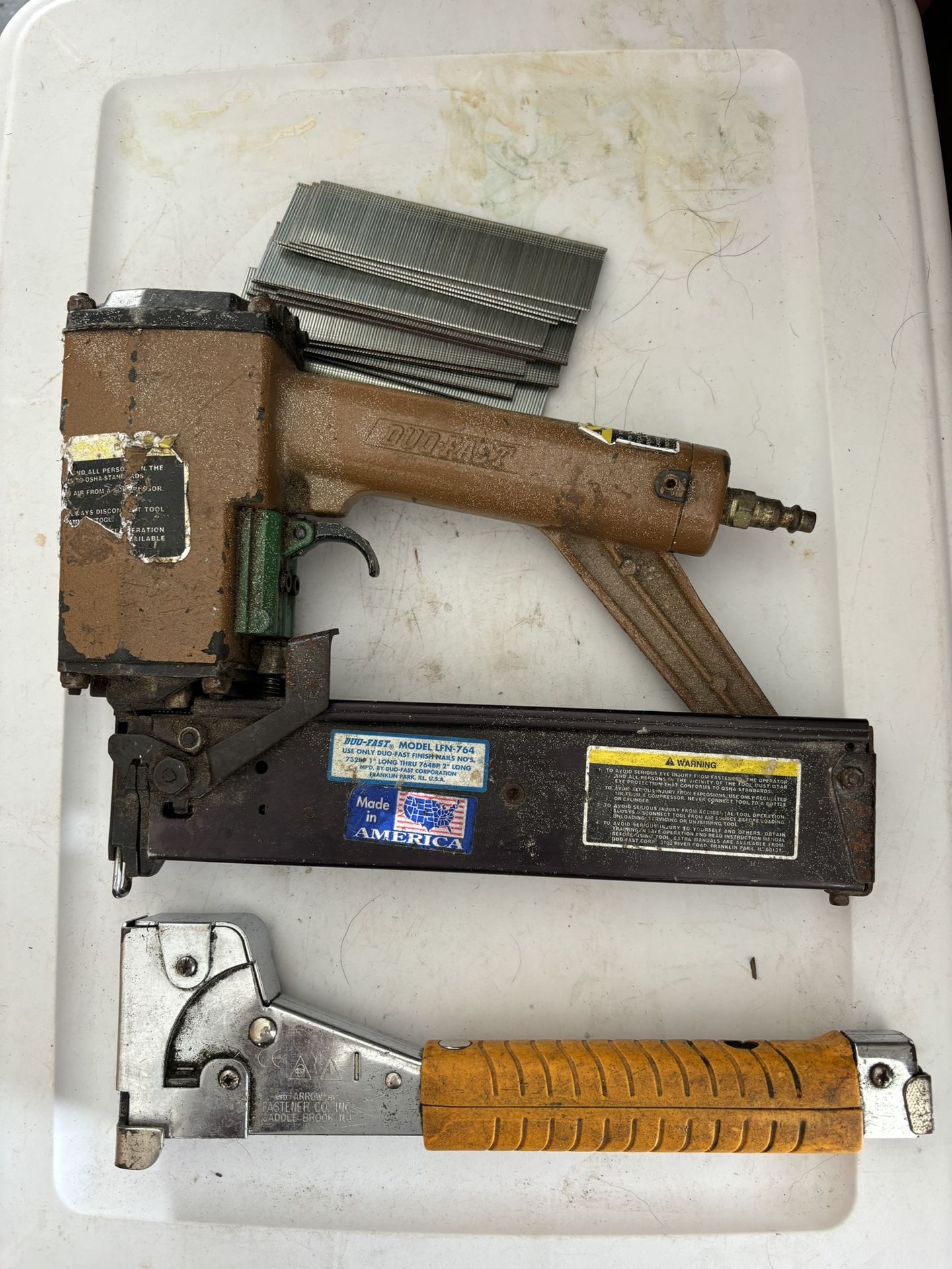 Pneumatic Finish Nailer & Hammer Tacker