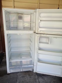 Refrigerator (Hotpoint)