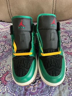 Air Jordan 1 Low DQ8422-300 Men’s Size 8 Green Black Gold