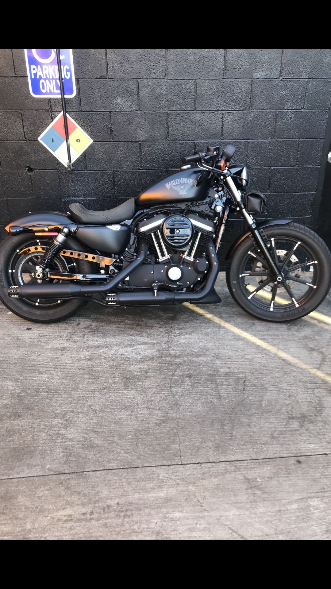 Harley Davidson Iron 883 .